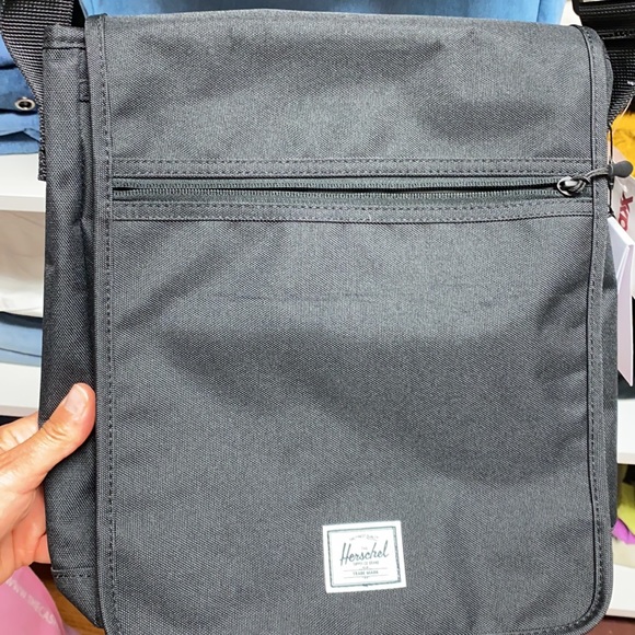 Hershel Supply Co Lane Cross body Night camo. - Picture 11 of 16